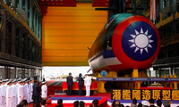 Con tàu ngầm của Đài Loan mang tên Kỳ lân biển trong ngày ra mắt. (Ảnh: Reuters)