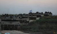 Xe tăng Israel ở khu vực gần biên giới giữa ngày 12/10. (Ảnh: Reuters)
