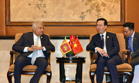 Chủ tịch nước Võ Văn Thưởng trong cuộc gặp Tổng thống Sri Lanka Ranil Wickremesinghe tại Bắc Kinh ngày 18/10. (Ảnh: TTXVN)