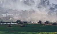 Hình ảnh đoàn xe tăng và các xe quân sự khác bên trong Dải Gaza được Israel công bố. (Ảnh: Reuters)