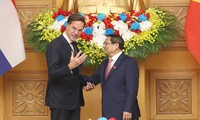 Thủ tướng Phạm Minh Chính và Thủ tướng Hà Lan Mark Rutte trong cuộc hội đàm ngày 2/11. (Ảnh: Như Ý)