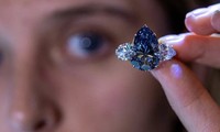 Viên kim cương xanh cực hiếm Bleu Royal. (Ảnh: Reuters)