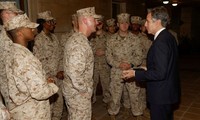 Ngoại trưởng Mỹ Antony Blinken gặp đại diện lực lượng Mỹ ở Iraq ngày 5/11. (Ảnh: Reuters)