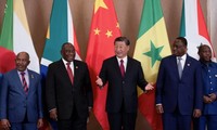 Chủ tịch Trung Quốc Tập Cận Bình và Tổng thống Nam Phi Cyril Ramaphosa tại thượng đỉnh BRICS ở Nam Phi ngày 24/8. (Ảnh: Reuters)