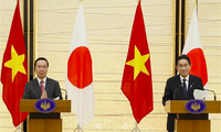 Chủ tịch nước Võ Văn Thưởng và Thủ tướng Nhật Bản Fumio Kishida trong cuộc gặp báo chí ngày 27/11. (Ảnh: TTXVN)