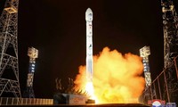 Tên lửa đưa vệ tinh trinh sát Malligyong-1 của Triều Tiên lên quỹ đạo ngày 21/11. (Ảnh: KCNA)