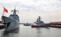 Tàu khu trục Zibo của Hải quân Trung Quốc khi ở cảng Kuwait. (Ảnh: X)