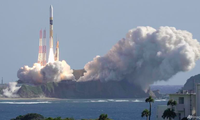 Tên lửa HII-A bay lên Trung tâm vũ trụ Tanegashima ở miền nam Nhật Bản ngày 7/9. (Ảnh: Kyodo)