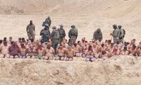 Hình ảnh vài chục người đàn ông bị cởi đồ, bịt mắt và quỳ gối ở Dải Gaza. (Ảnh: CNN)