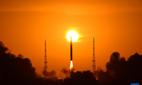 Tên lửa Khoái châu-1A đưa các vệ tinh khí tượng của Trung Quốc lên không gian ngày 25/12. (Ảnh: Xinhua)
