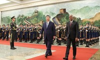Chủ tịch Trung Quốc Tập Cận Bình đón Tổng thống Maldives ngày 10/1. (Ảnh: Reuters)