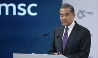 Ngoại trưởng Trung Quốc Vương Nghị phát biểu tại Hội nghị an ninh Munich ngày 17/2. (Ảnh: Getty)