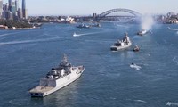 Các chiến hạm tham gia cuộc diễn tập Malabar 2023 vào cảng Sydney ngày 11/8/2023. (Ảnh: AP)