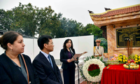 Thứ trưởng Phạm Thu Hằng phát biểu tại lễ tưởng niệm 50 năm ngày xảy ra vụ tai nạn. (Ảnh: Mofa)
