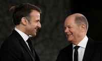 Tổng thống Pháp Emmanuel Macron (phải) và Thủ tướng Đức Olaf Scholz. (Ảnh: Reuters)