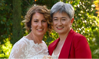 Ngoại trưởng Úc Penny Wong (phải) và bạn đời Sophie Allouache. (Ảnh: Instagram)