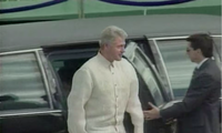 Tổng thống Bill Clinton đến dự thượng đỉnh APEC ở Manila tháng 11/1996. (Ảnh: Reuters)