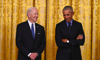 Tổng thống Mỹ Joe Biden và cựu Tổng thống Barack Obama. (Ảnh: NYT)