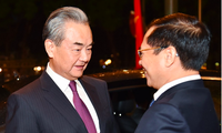 Bộ trưởng Ngoại giao Bùi Thanh Sơn và Bộ trưởng Ngoại giao Trung Quốc trong cuộc gặp tháng 12/2023. (Ảnh: Baoquocte)