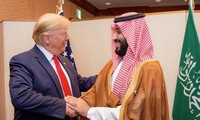 Ông Trump trong cuộc gặp Thái tử Ả-rập Xê-út bên lề thượng đỉnh G20 tại Osaka, Nhật Bản, năm 2019. (Ảnh: Saudi Royal Court)