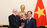 Bộ trưởng Ngoại giao Toà thánh Vatican ấn tượng khi thăm Việt Nam