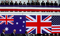 Tổng thống Mỹ Joe Biden, Thủ tướng Úc Anthony Albanese và Thủ tướng Anh Rishi Sunak phát biểu về quan hệ đối tác AUKUS tại Căn cứ Hải quân Point Loma ngày 13/3/2023. (Ảnh: Reuters)