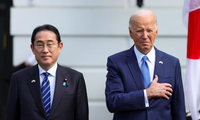 Tổng thống Mỹ Joe Biden và Thủ tướng Nhật Bản Fumio Kishida tại lễ đón ở Nhà Trắng ngày 10/4. (Ảnh: Reuters)