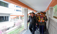 Ông Kim Jong Un thăm Đại học Quân sự và Chính trị Kim Jong Il ngày 10/4. (Ảnh: KCNA)