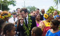 Ông Macron thăm Noumea năm 2018. (Ảnh: Crickey)