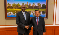 Bộ trưởng Quốc phòng Mỹ Lloyd Austin hội kiến Chủ tịch Thượng viện Campuchia Hun Sen ngày 4/6. (Ảnh: AKP)
