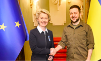 Chủ tịch Uỷ ban Châu Âu Ursula von der Leyen gặp Tổng thống Ukraine Volodymir Zelensky tại Kiev ngày 8/4/2022. (Ảnh: EU Commission)
