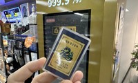 Vàng được bán tại quầy tự động ở Hàn Quốc. (Ảnh: Bloomberg)