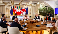 Các lãnh đạo G7 họp tại Ý ngày 13/6. (Ảnh: CNN)