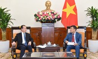 Thứ trưởng Nguyễn Minh Vũ tiếp Phó Chủ nhiệm Uỷ ban đối ngoại Nhân đại Trung Quốc Phó Tự Ứng. (Ảnh: Mofa)