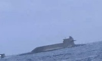 Bức ảnh do ngư dân chụp cho thấy tàu ngầm Trung Quốc nổi lên ở eo biển Đài Loan sáng 18/6