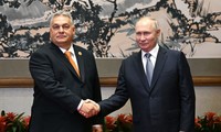 Thủ tướng Hungary Viktor Orban trong cuộc gặp Tổng thống Nga Vladimir Putin bên lề hội nghị Vành đai con đường ở Bắc Kinh tháng 10/2023. (Ảnh: Spunik)