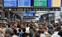 Tàu cao tốc TGV tại nhà ga Gare Montparnasse ở Paris. (Ảnh: Reuters)