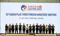 Các Bộ trưởng và quan chức cấp cao dự hội nghị ASEAN+3 tại Lào ngày 27/7. (Ảnh: Mofa)