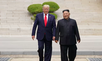 Ông Trump và ông Kim trong cuộc gặp ở Khu phi quân sự năm 2019. (Ảnh: Reuters)