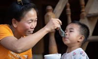 Việt Nam tiếp tục đối mặt với gánh nặng kép về dinh dưỡng trẻ em. (Ảnh: World Vision)