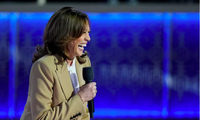 Ứng viên tổng thống đảng Dân chủ Kamala Harris có phần phát biểu ngắn trong ngày đầu tiên Đại hội toàn quốc đảng Dân chủ. (Ảnh: Reuters)