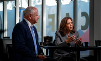 Ứng viên tổng thống đảng Dân chủ Kamala Harris và bạn đồng tranh cử Tim Walz trong cuộc trả lời phỏng vấn CNN ngày 29/8. (Ảnh: CNN)