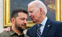 Tổng thống Mỹ Joe Biden và Tổng thống Ukraine Volodymir Zelensky. (Ảnh: CNN)