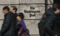 Logo của Washington Post bên ngoài toà soạn ở Washington. (Ảnh: AP)