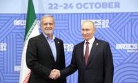 Tổng thống Nga Vladimir Putin và Tổng thống Iran Masoud Pezeshkian nhân dịp diễn ra thượng đỉnh BRICS. (Ảnh: Kremlin.ru)