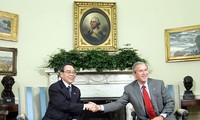Nguyên Thủ tướng Phan Văn Khải trong chuyến thăm Mỹ năm 2005. (Ảnh: PV)