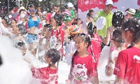 Sáng 28/5, tại Hà Nội diễn ra sự kiện “Vùng đất tò mò” dành cho các gia đình dịp Quốc tế Thiếu nhi 1/6, thu hút hàng ngìn người tham gia.
