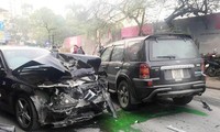 Hiện trường ôtô ‘điên’ đâm liên hoàn trên phố Hà Nội làm 1 người chết