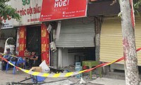 Nghi nổ khí ga, nhiều cửa nhà hàng tại Hà Nội bị thổi bay trong đêm