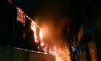 Cận cảnh cháy lớn tại Cty cổ phần bóng đèn phích nước Rạng Đông